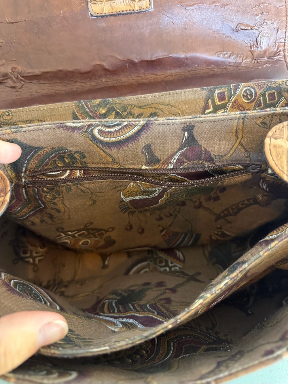 Vintage Azzurra - Italian Croc-Embossed Brown Leather Satchel with Gold Hardware - Picture 6 of 10